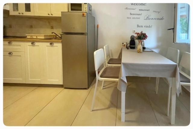 Apartman Sorgo Apartment Zambratija  Ngoại thất bức ảnh